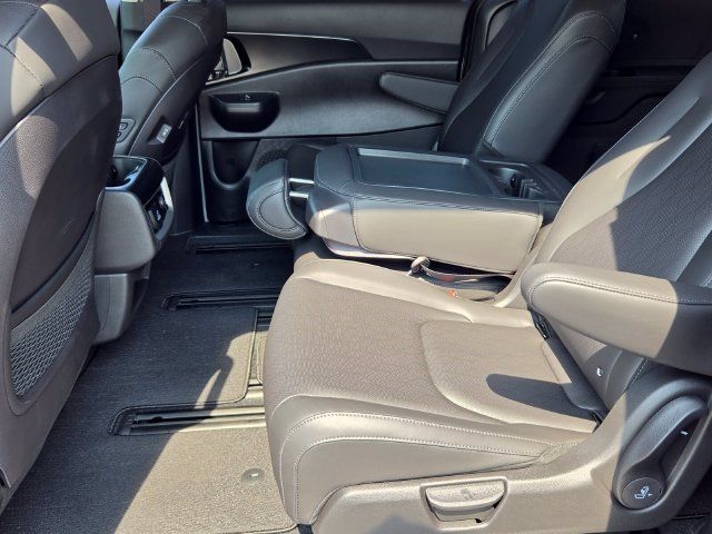 Certified 2026 Kia Carnival Hybrid FWD image 11