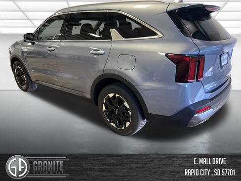 Used 2024 Kia Sorento S FWD image 4