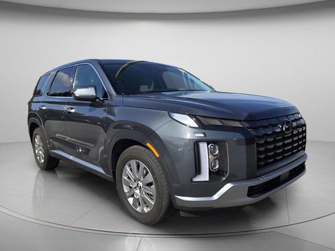 Certified 2025 Hyundai Palisade SE FWD image 4