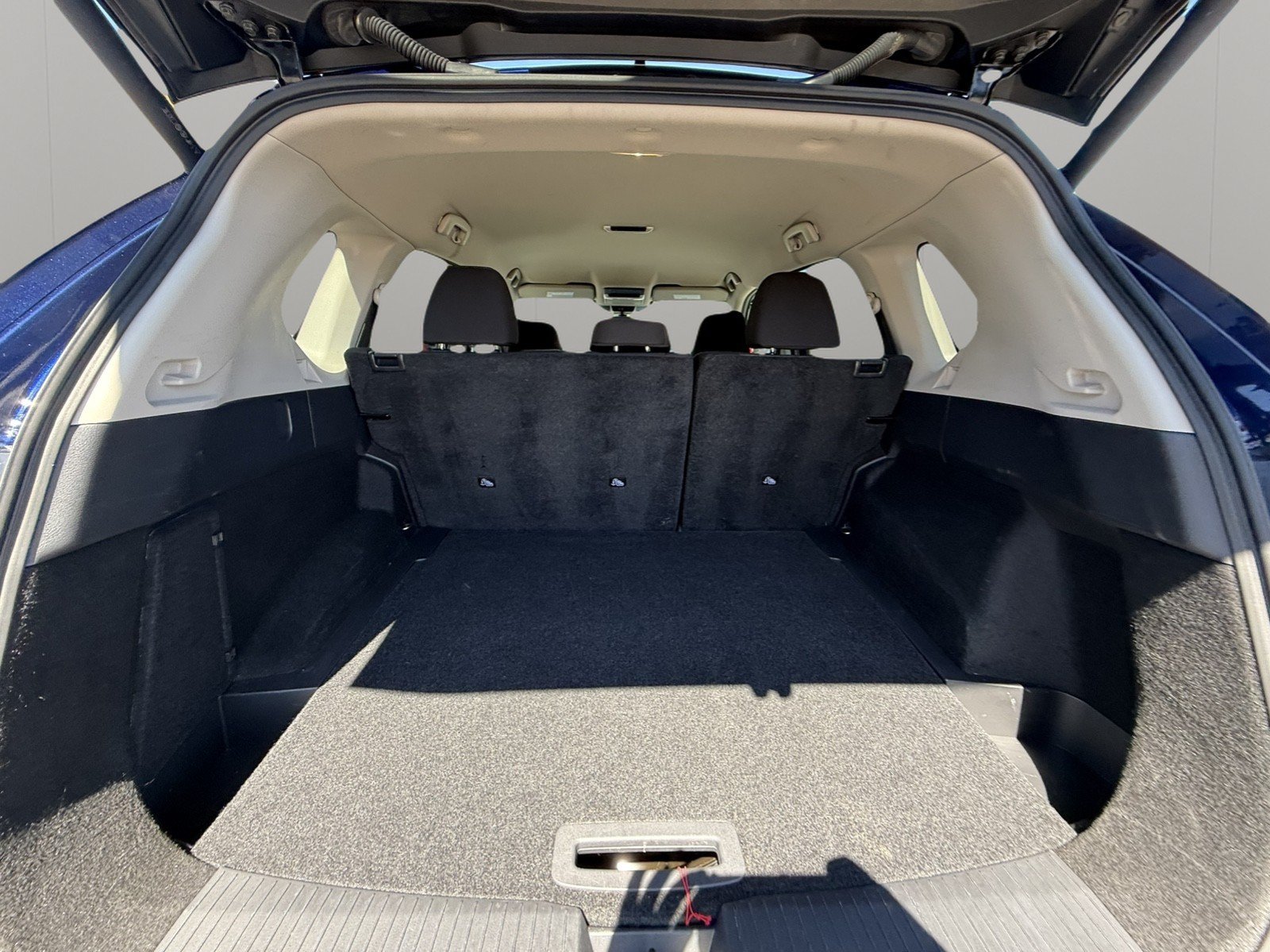 Used 2025 Nissan Rogue SV FWD image 31