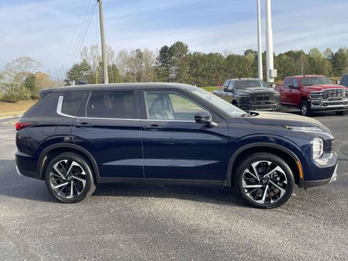 Used 2024 Mitsubishi Outlander SE AWD/4WD image 2