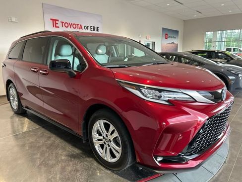 Used 2023 Toyota Sienna XSE w/ XSE Plus Package AWD/4WD image 1