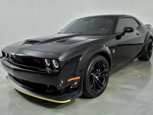 Used 2023 Dodge Challenger R/T Scat Pack RWD image 5
