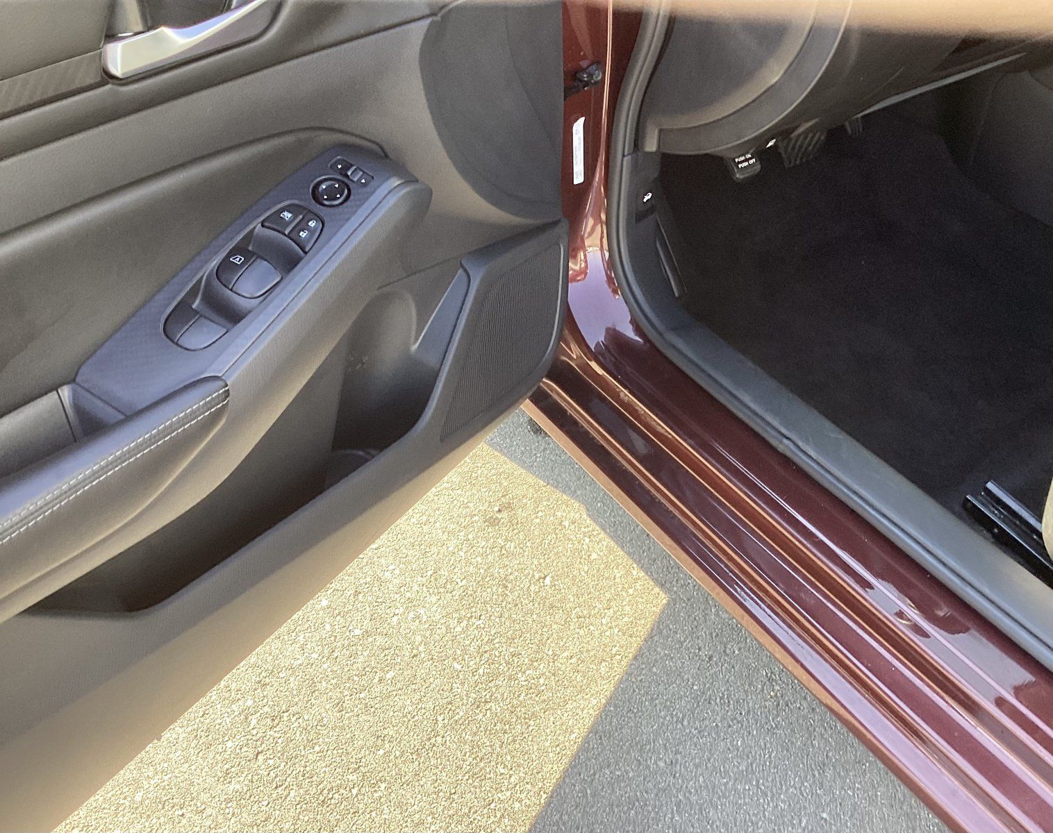 Used 2025 Nissan Altima 2.5 SV FWD image 13