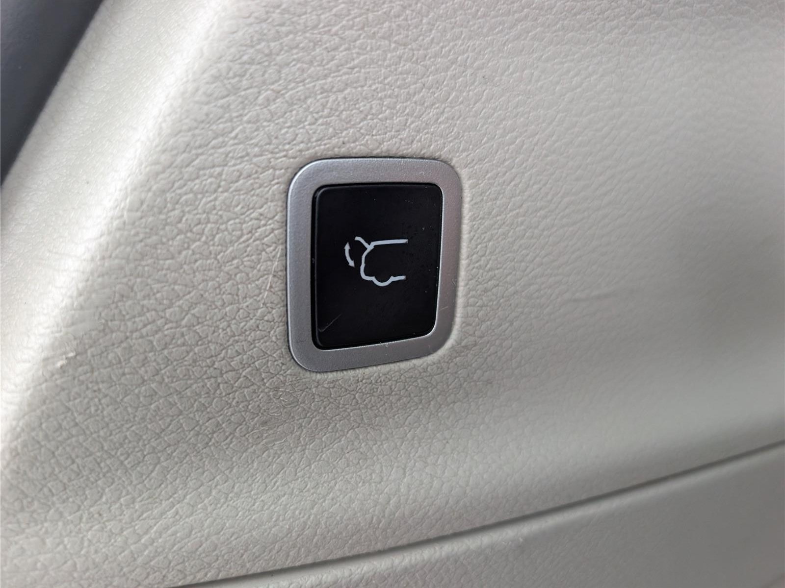 Used 2024 Chrysler Pacifica Touring-L FWD image 12