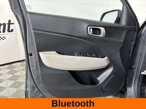 Used 2025 Hyundai Venue SEL FWD image 11