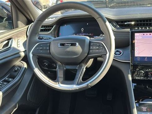 Used 2024 Jeep Grand Cherokee Limited image 25