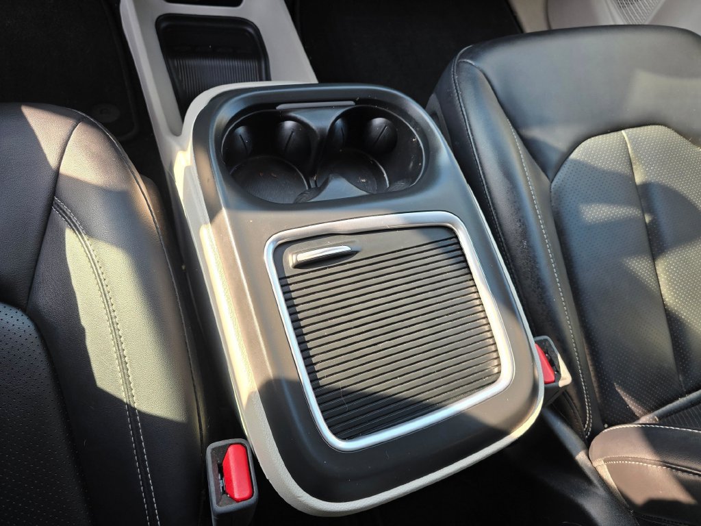 Used 2024 Chrysler Pacifica Touring-L FWD image 26