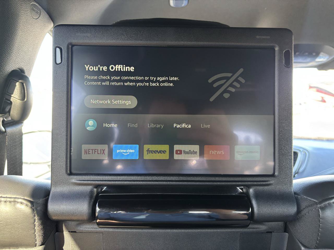 Used 2023 Chrysler Pacifica Touring-L w/ Uconnect Theater Family Group FWD image 34