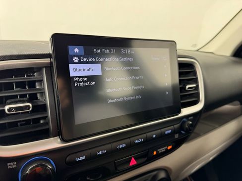 Used 2024 Hyundai Venue SEL image 20