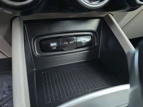 Used 2023 Hyundai Venue SEL image 16