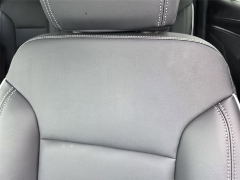Used 2025 Buick Enclave Preferred FWD image 17