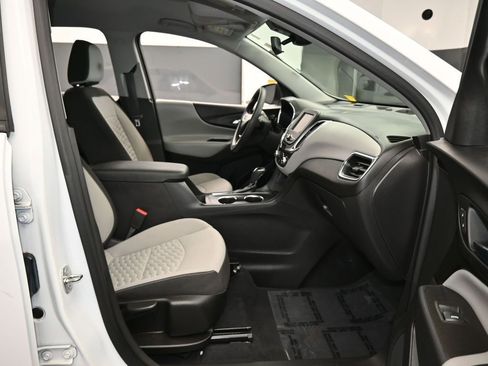 Used 2021 Chevrolet Equinox LS image 40