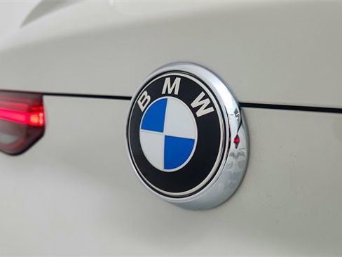 Used 2023 BMW X6 xDrive40i w/ Executive Package image 17