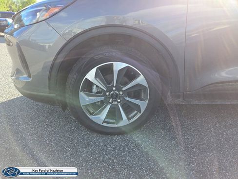 Used 2024 Ford Escape Platinum AWD/4WD image 4