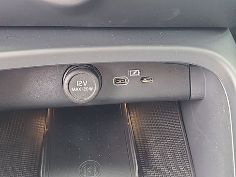 New 2026 Volvo XC40 B5 Plus w/ Climate Package AWD/4WD image 8