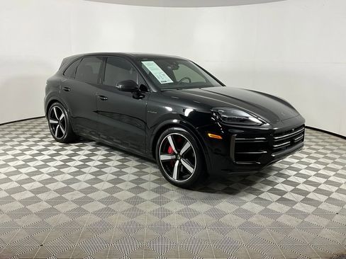Used 2025 Porsche Cayenne Turbo image 6