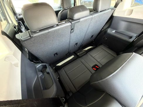Used 2019 Volkswagen Tiguan SE FWD image 21