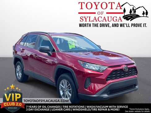 Used 2019 Toyota RAV4 LE FWD image 1