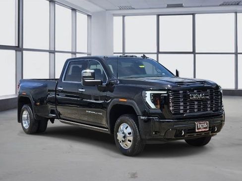Used 2025 GMC Sierra 3500 Denali Ultimate AWD/4WD image 3