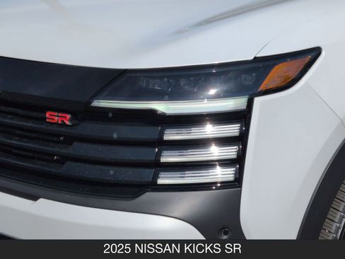 Used 2025 Nissan Kicks SR image 10