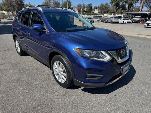 Used 2020 Nissan Rogue SV FWD image 2