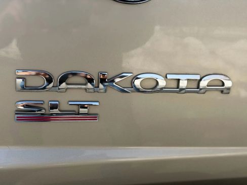 Used 2005 Dodge Dakota SLT image 31