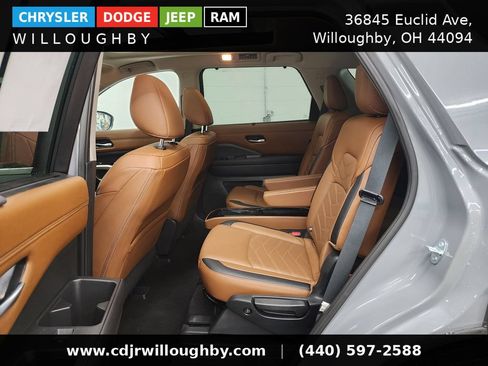 Used 2025 Nissan Pathfinder Platinum AWD/4WD image 30