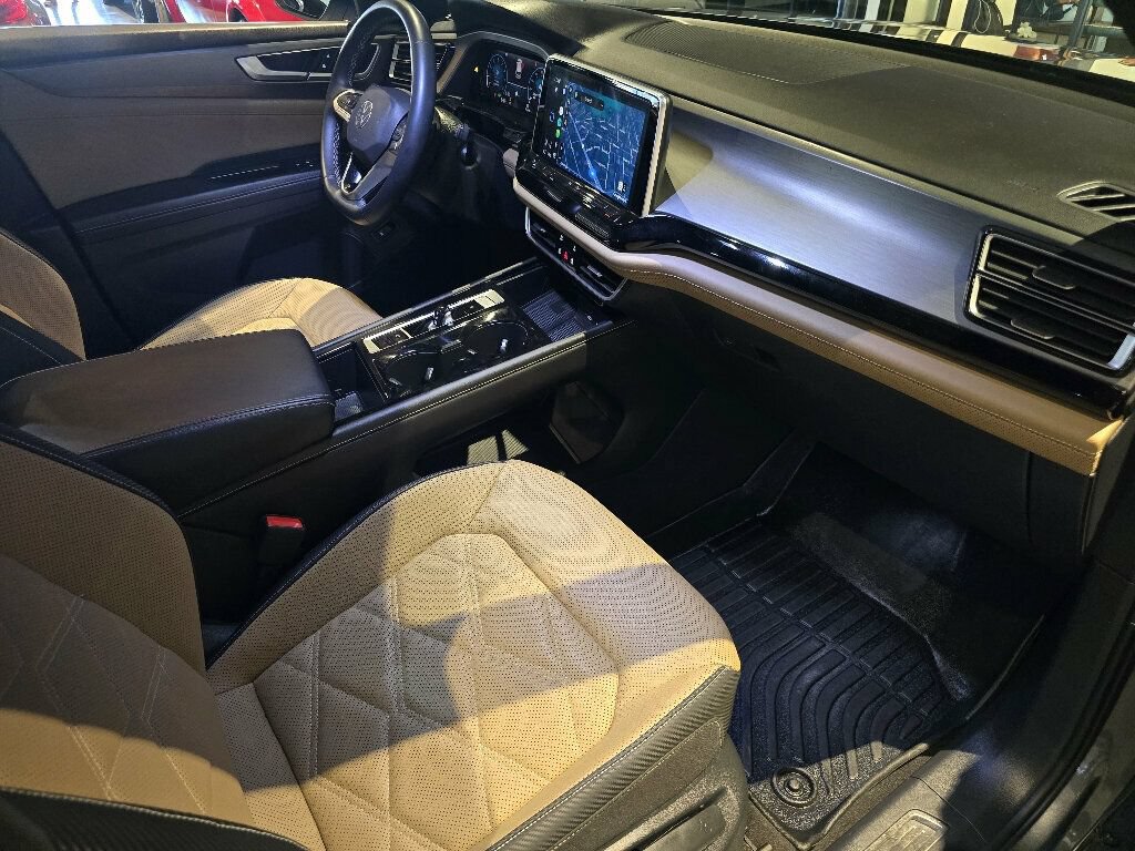 Used 2024 Volkswagen Atlas Cross Sport SE w/ Panoramic Sunroof Package FWD image 28