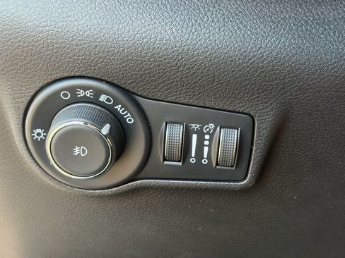 Used 2025 Jeep Compass Limited AWD/4WD image 9