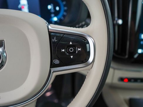 Used 2024 Volvo XC60 B5 Plus image 24