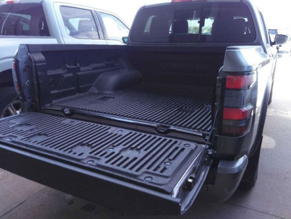 Used 2026 Nissan Frontier PRO-4X AWD/4WD image 3