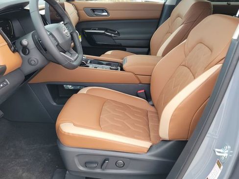 New 2026 Nissan Pathfinder Platinum image 6