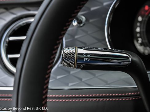 Used 2025 Bentley Flying Spur Plug-In Hybrid AWD/4WD image 43