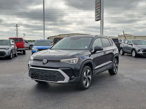 Used 2025 Volkswagen Taos SE AWD/4WD image 2