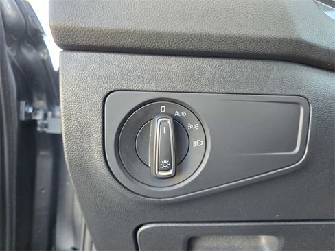 Used 2024 Volkswagen Tiguan SE image 22