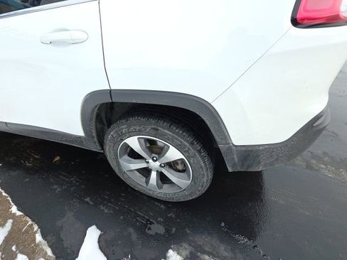 Used 2020 Jeep Cherokee Limited image 3