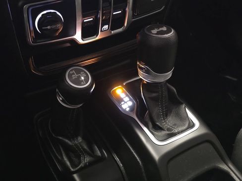 Used 2024 Jeep Wrangler Unlimited Sahara AWD/4WD image 41