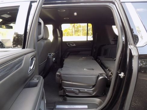 Used 2024 GMC Yukon XL SLT image 27