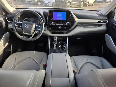 Used 2023 Toyota Highlander XLE image 28