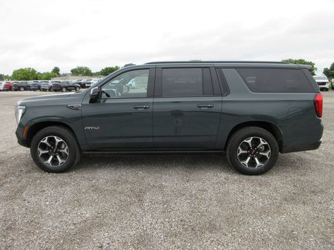 New 2026 GMC Yukon XL AT4 w/ AT4 Premium Plus Package AWD/4WD image 7