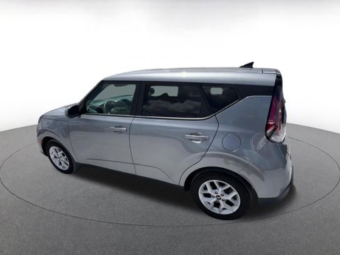 Used 2025 Kia Soul LX w/ LX Technology Package FWD image 10
