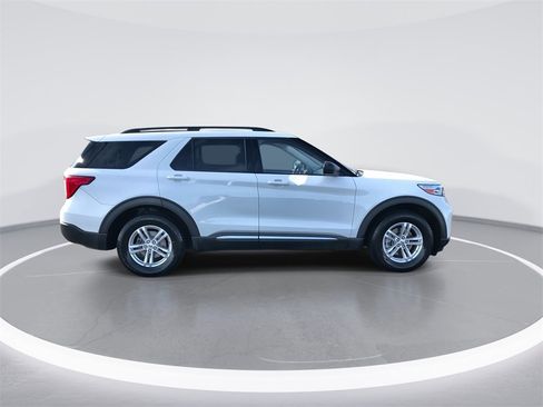 Used 2020 Ford Explorer XLT w/ Equipment Group 202A image 9