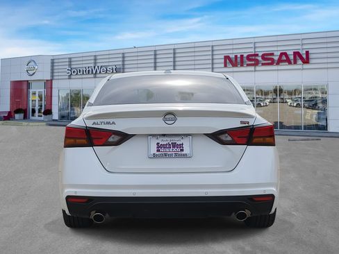 Used 2025 Nissan Altima 2.5 SR w/ SR Premium Package image 7