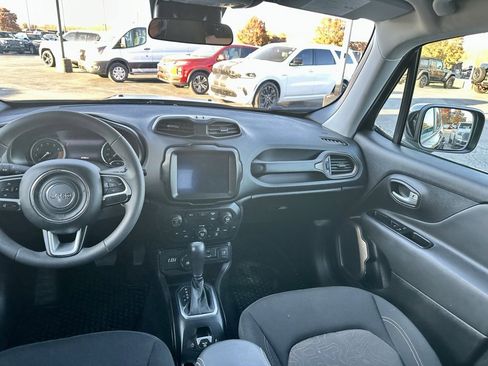 Used 2023 Jeep Renegade Latitude image 19