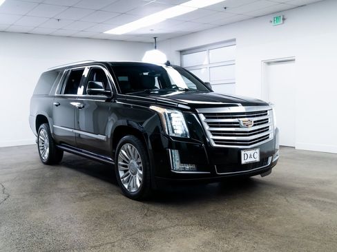 Used 2019 Cadillac Escalade ESV Platinum image 29