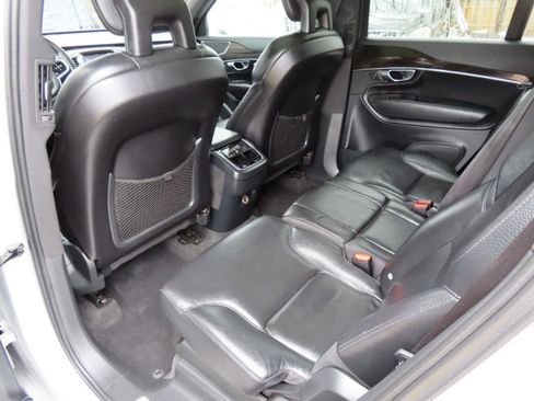Used 2018 Volvo XC90 T6 Momentum w/ Convenience Package AWD/4WD image 11