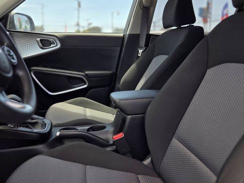 Used 2022 Kia Soul LX FWD image 25