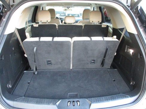 Used 2021 Ford Explorer XLT w/ Equipment Group 202A RWD image 20