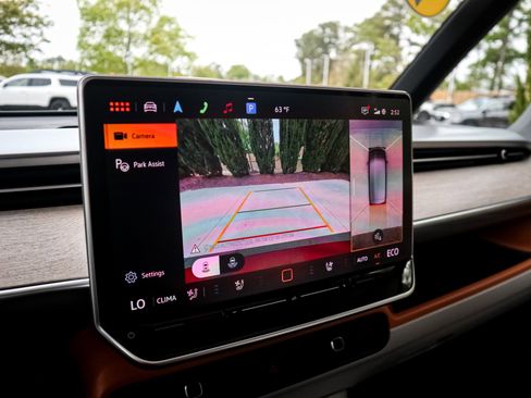 Used 2025 Volkswagen ID. Buzz 1st Edition RWD image 25